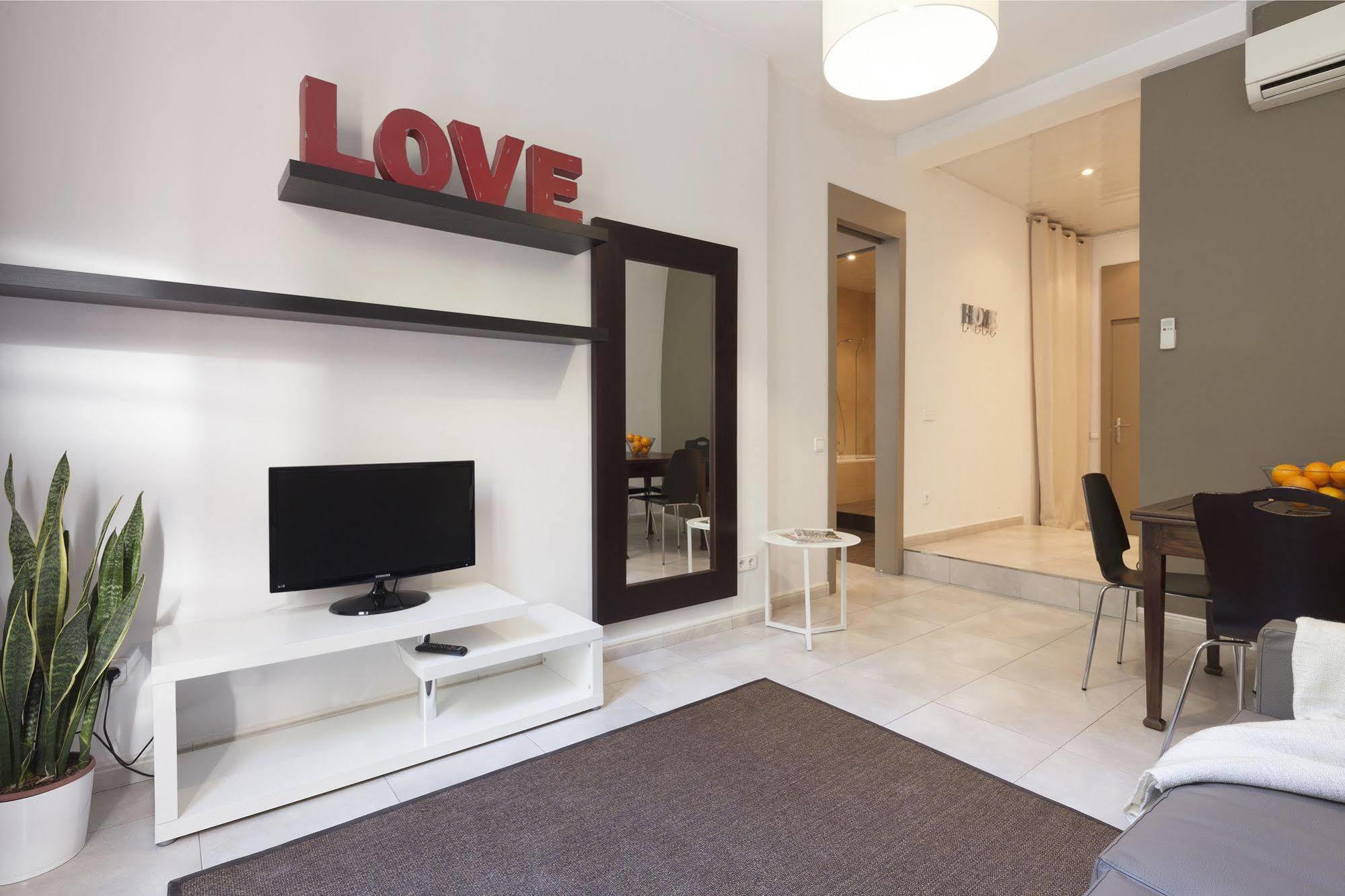 Easy Sleep Gaudi Terrace Apartment บาร์เซโลนา ภายนอก รูปภาพ
